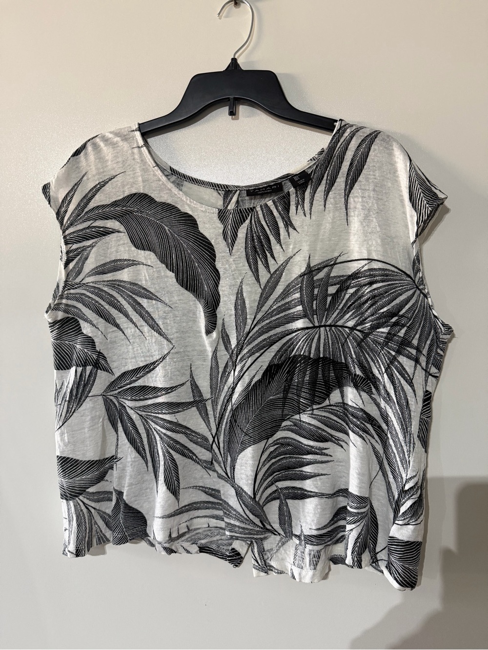Tahari Black & White Palm Leaf Short Sleeveless top 100% linen